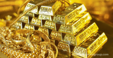 Gold Surges in 2025 Amid Dollar Dip, Trade Uncertainty