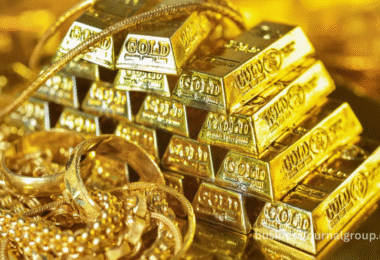 Gold Surges in 2025 Amid Dollar Dip, Trade Uncertainty
