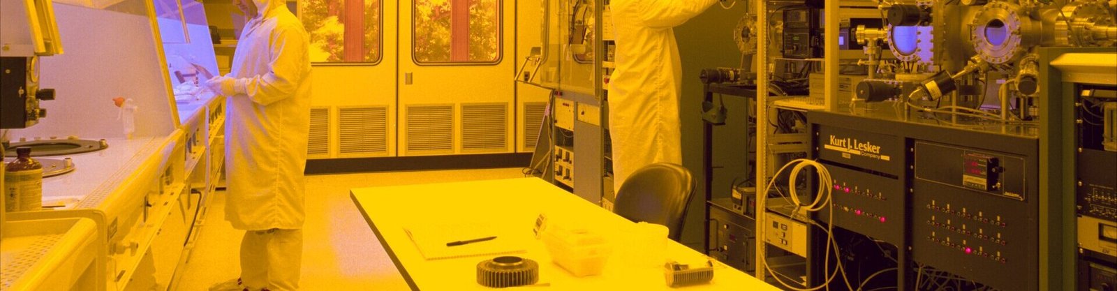 Semiconductor fabrication cleanroom with chip manufacturing equipment